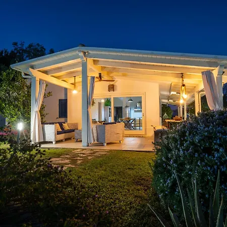 Michaela Con Piscina Privata E Vista Mare فيلة *