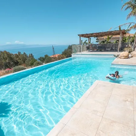 Michaela Con Piscina Privata E Vista Mare Capo Vaticano