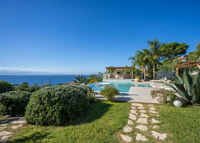 Michaela Con Piscina Privata E Vista Mare * 梵蒂冈角