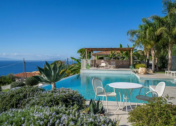 Michaela Con Piscina Privata E Vista Mare * 梵蒂冈角